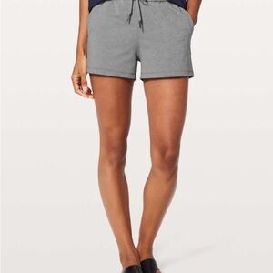 Lululemon On The Fly Short *2.5"  Size 6 NWOT